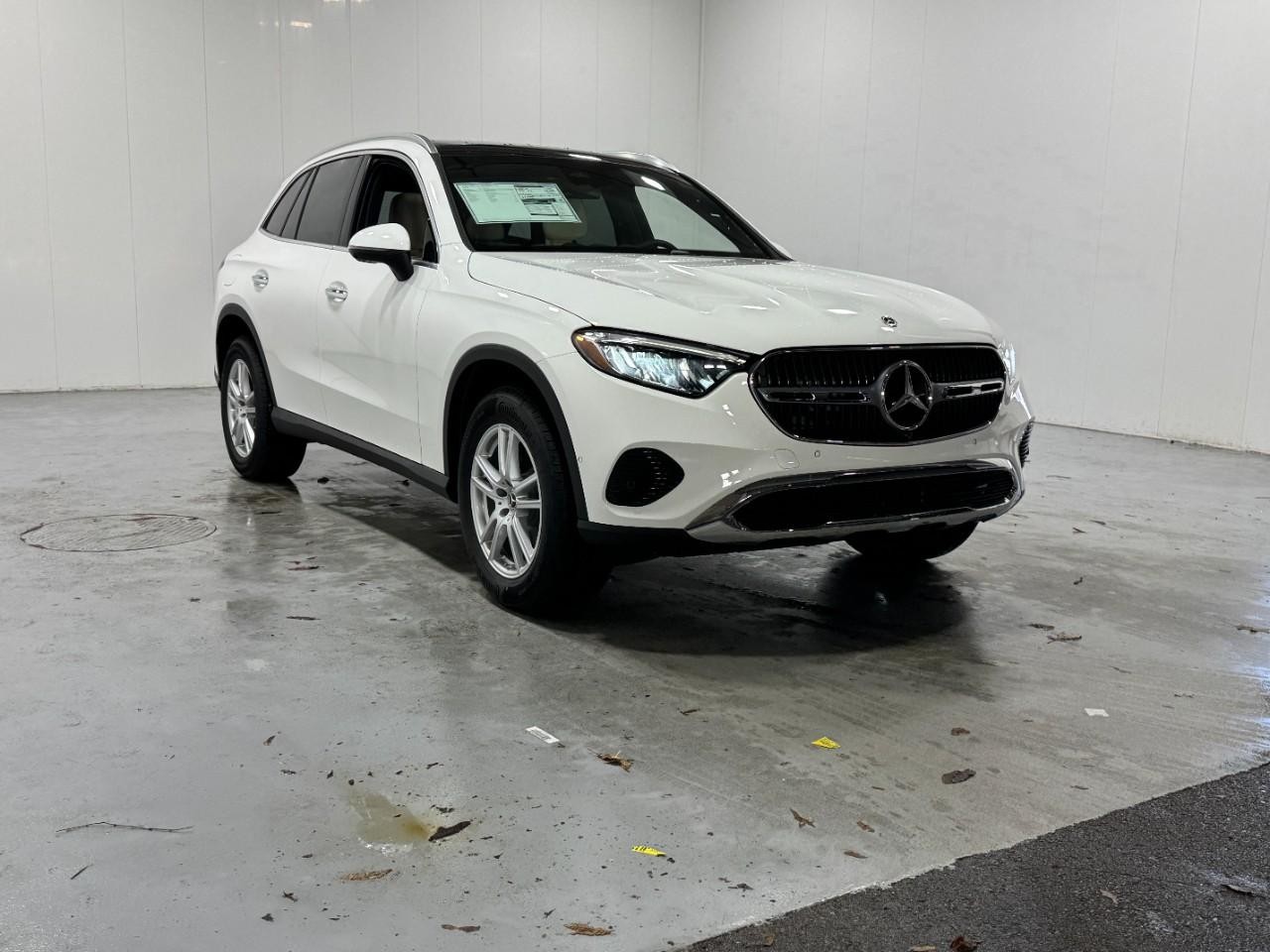 Mercedes-Benz GLC Vehicle Full-screen Gallery Image 6