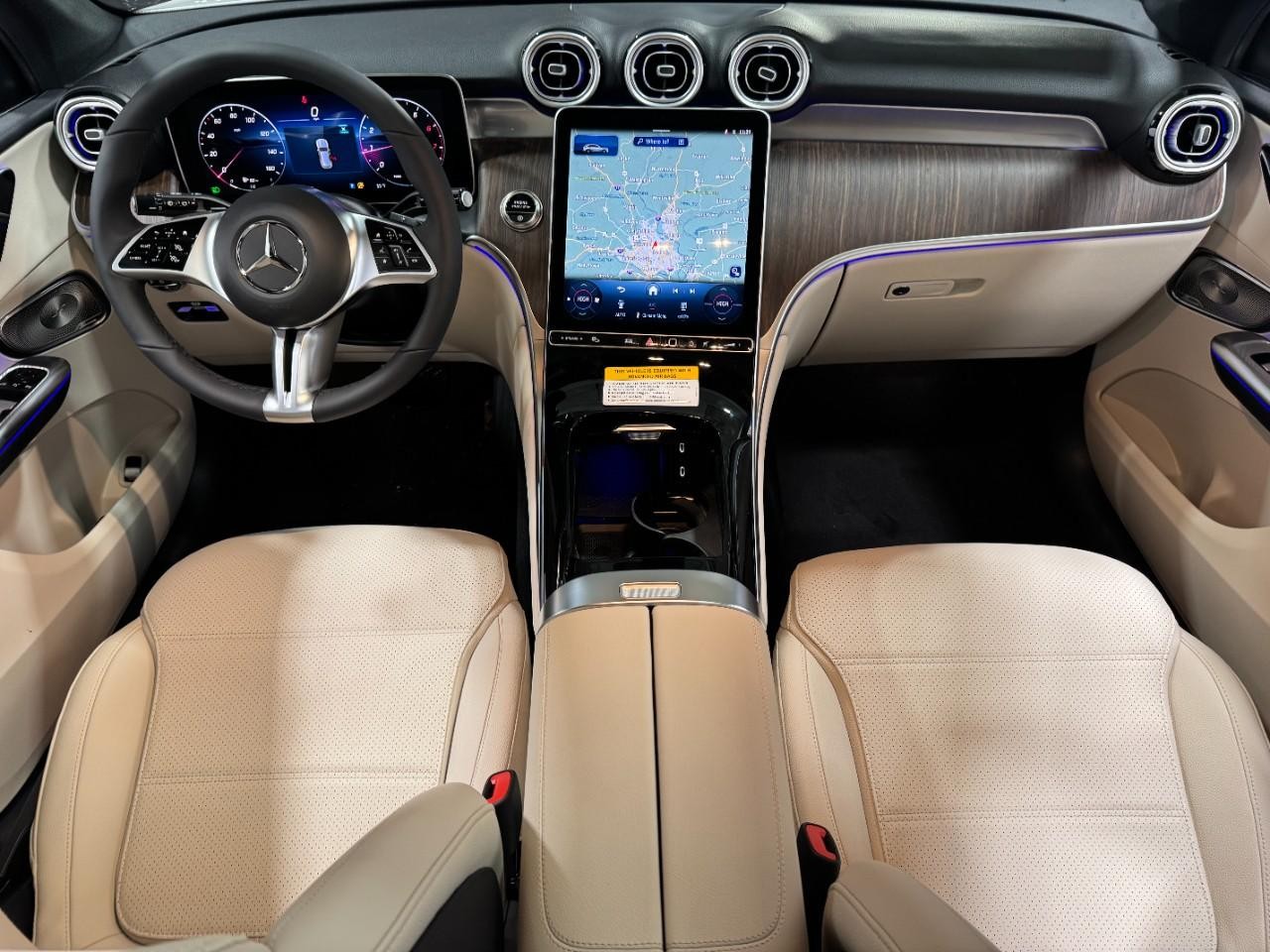 Mercedes-Benz GLC Vehicle Full-screen Gallery Image 12