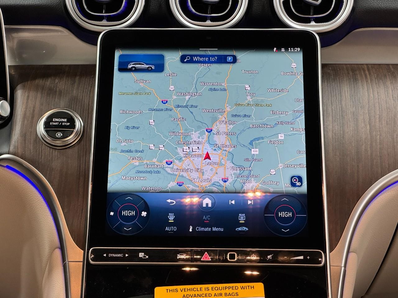 Mercedes-Benz GLC Vehicle Full-screen Gallery Image 14