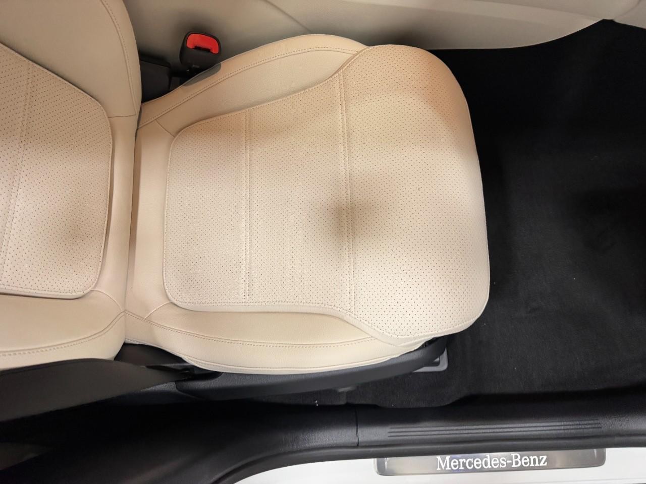 Mercedes-Benz GLC Vehicle Full-screen Gallery Image 17