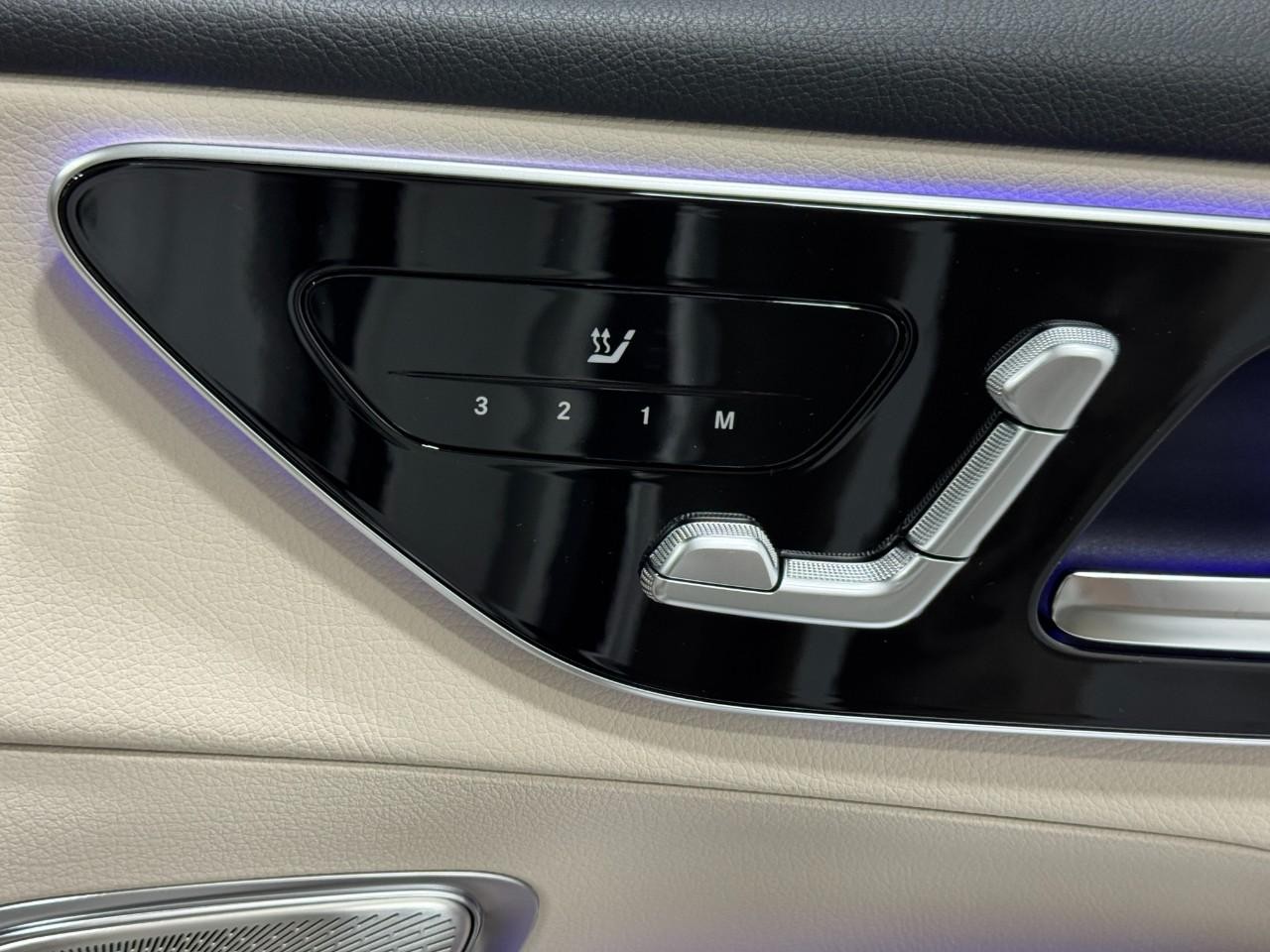 Mercedes-Benz GLC Vehicle Full-screen Gallery Image 19