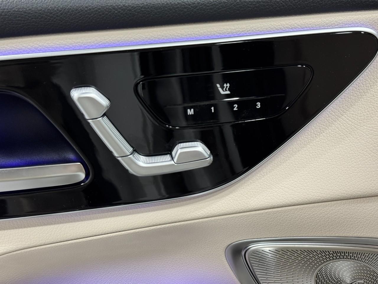 Mercedes-Benz GLC Vehicle Full-screen Gallery Image 22