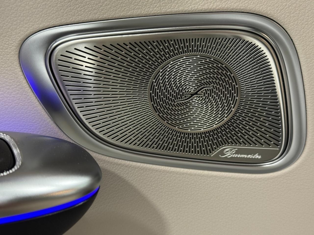 Mercedes-Benz GLC Vehicle Full-screen Gallery Image 25