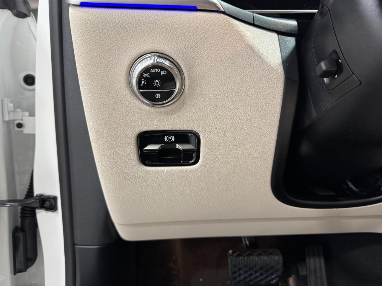 Mercedes-Benz GLC Vehicle Full-screen Gallery Image 30