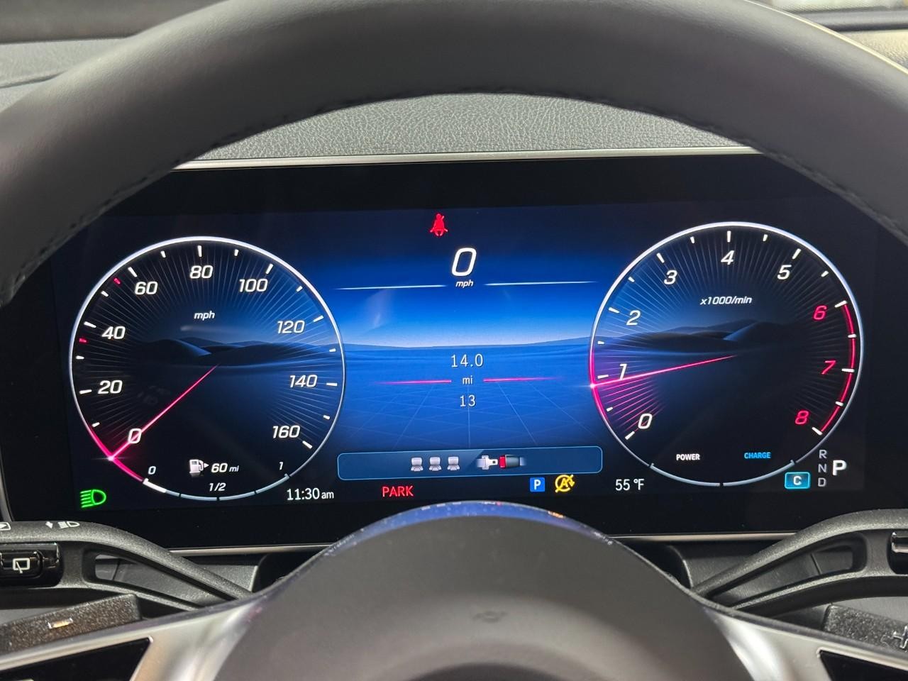 Mercedes-Benz GLC Vehicle Full-screen Gallery Image 33