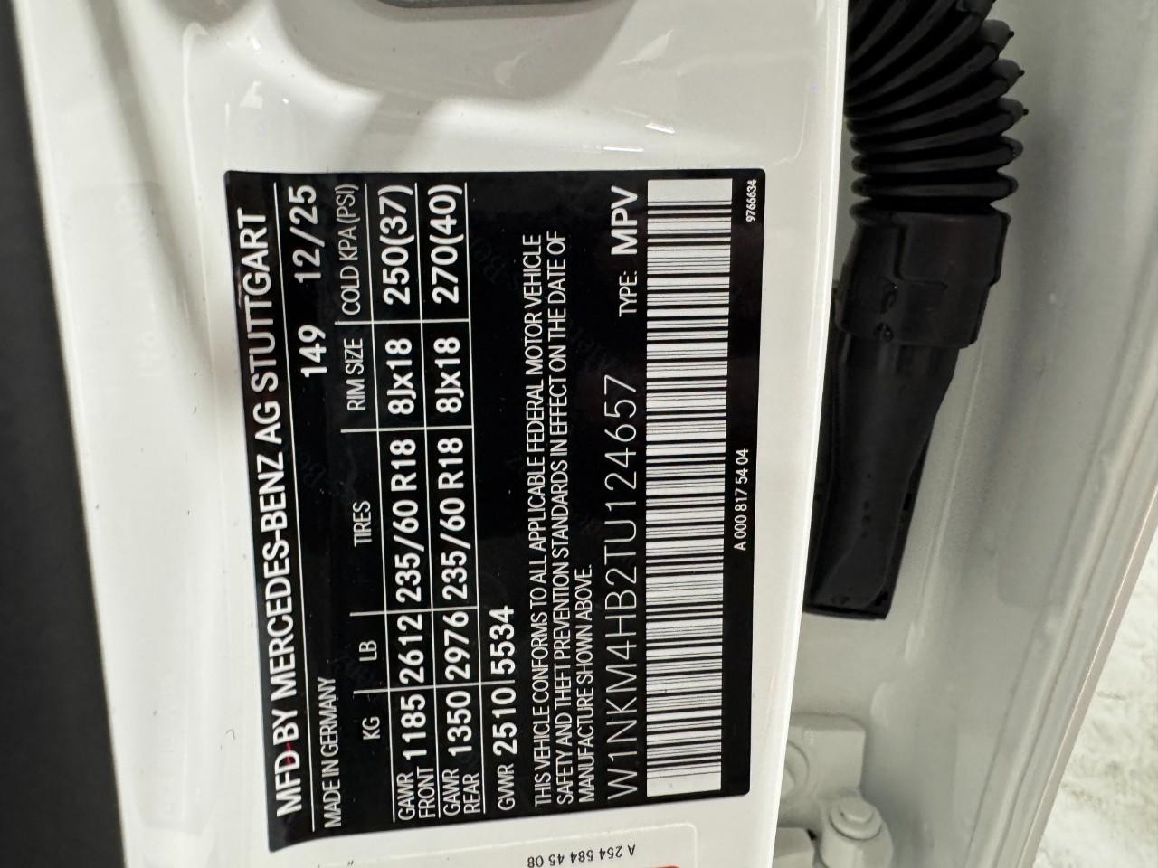 Mercedes-Benz GLC Vehicle Full-screen Gallery Image 36