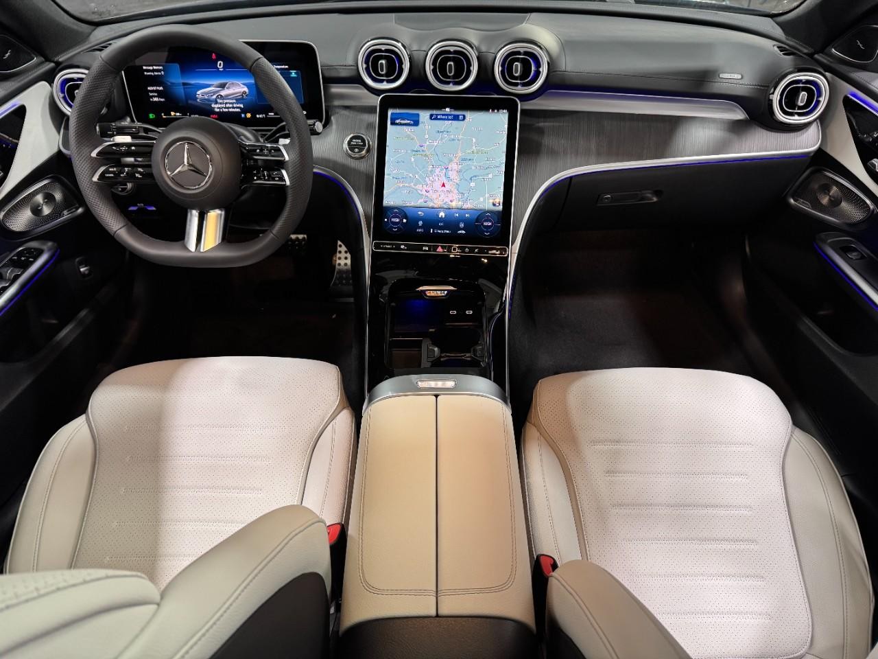 Mercedes-Benz C-Class Vehicle Full-screen Gallery Image 12