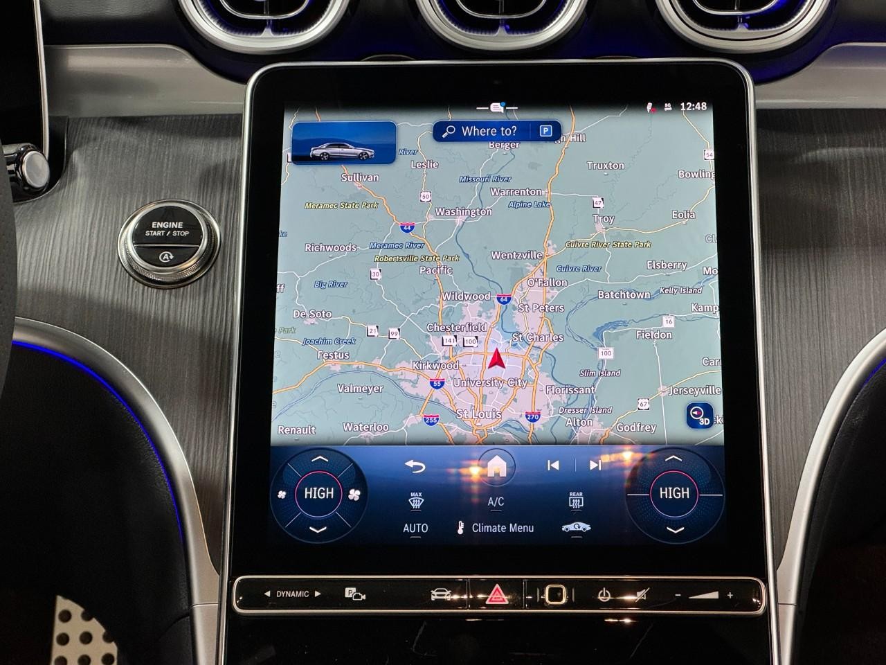 Mercedes-Benz C-Class Vehicle Full-screen Gallery Image 14