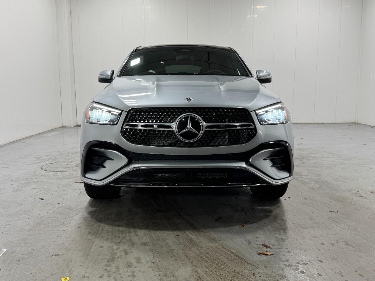 Mercedes-Benz GLE Vehicle Full-screen Gallery Image 7