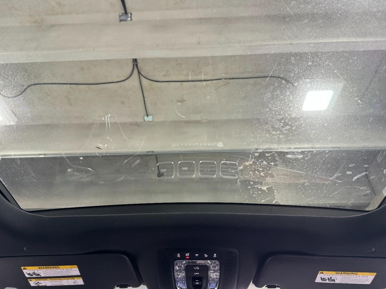 Mercedes-Benz GLE Vehicle Full-screen Gallery Image 11