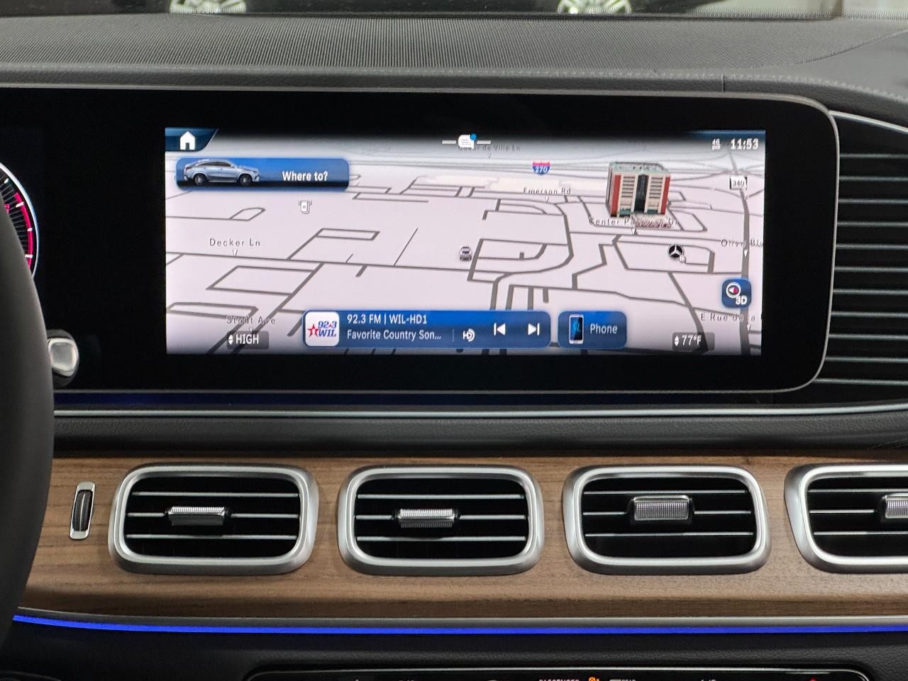 Mercedes-Benz GLE Vehicle Full-screen Gallery Image 14