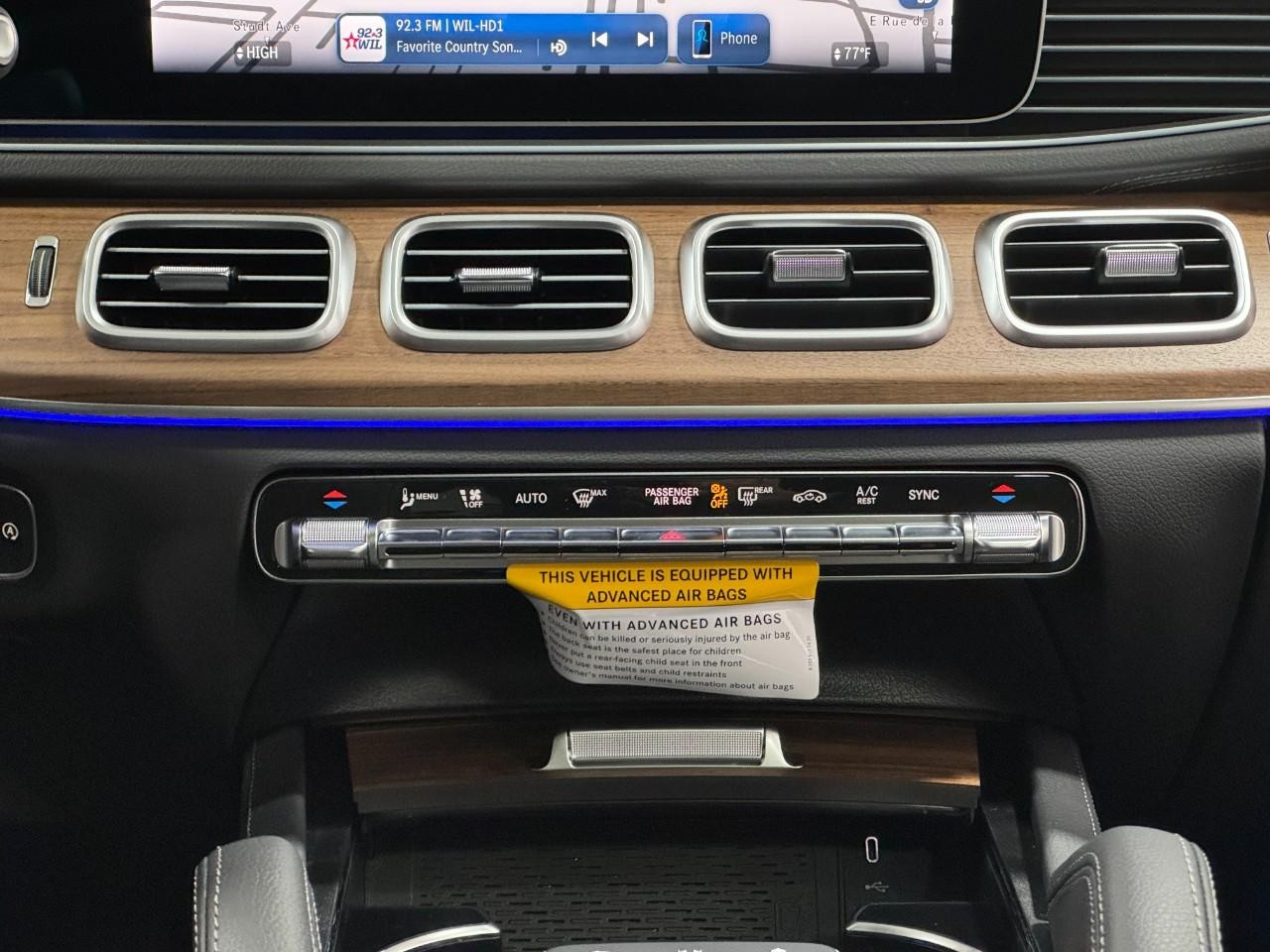 Mercedes-Benz GLE Vehicle Full-screen Gallery Image 15