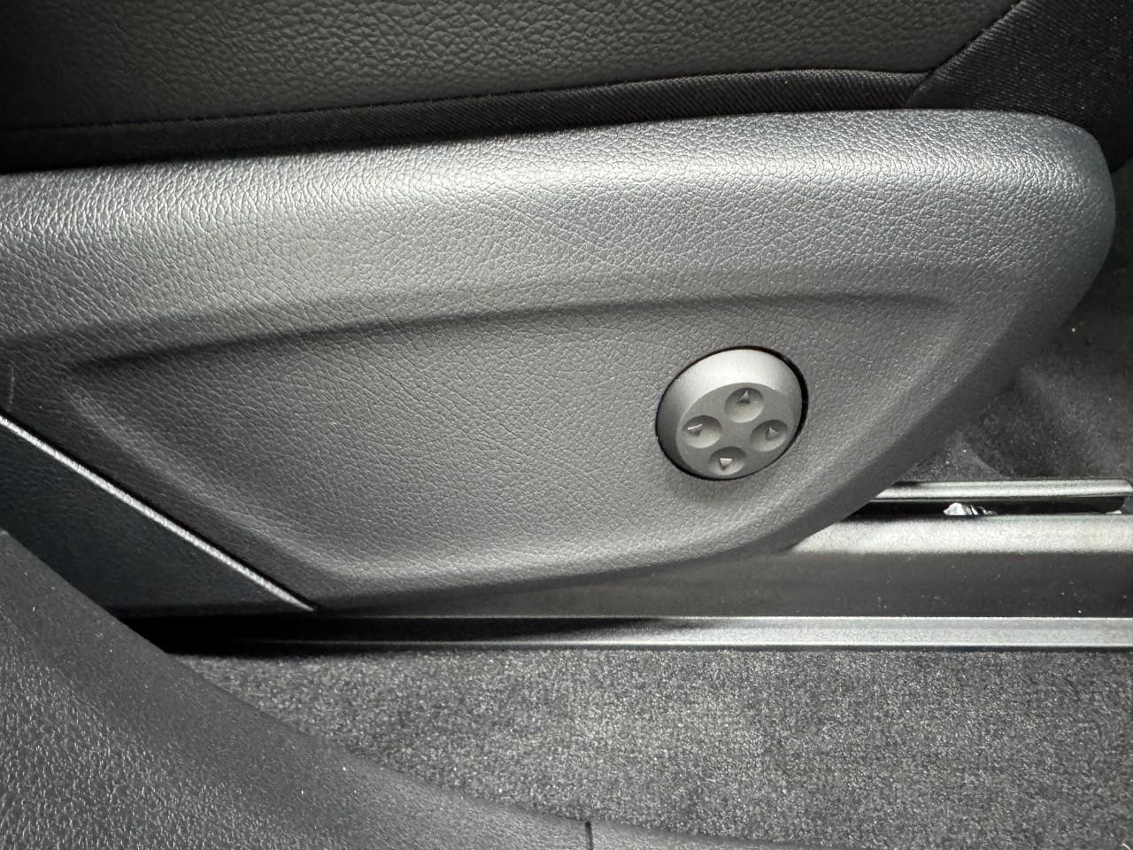 Mercedes-Benz GLE Vehicle Full-screen Gallery Image 20