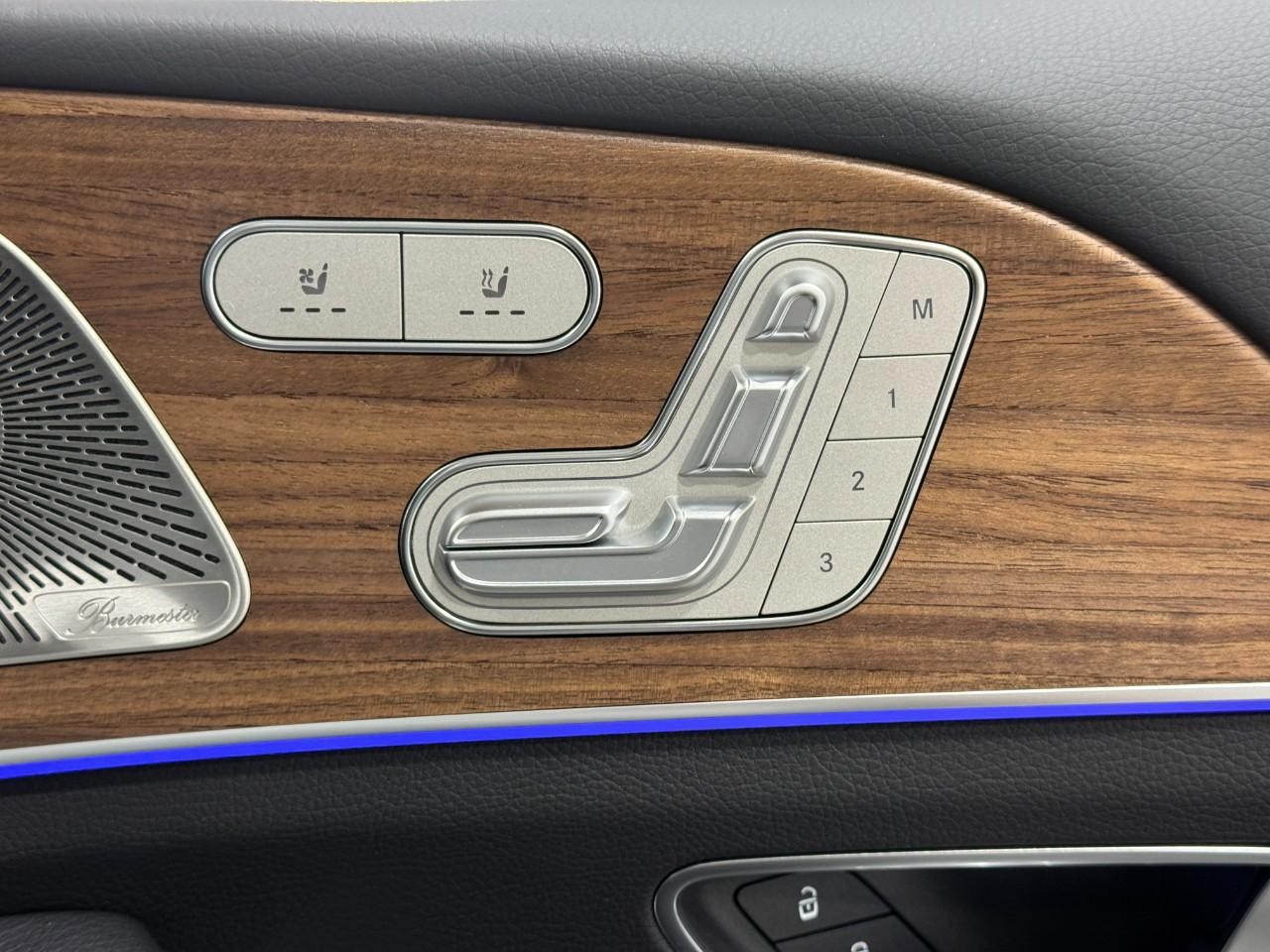 Mercedes-Benz GLE Vehicle Full-screen Gallery Image 21