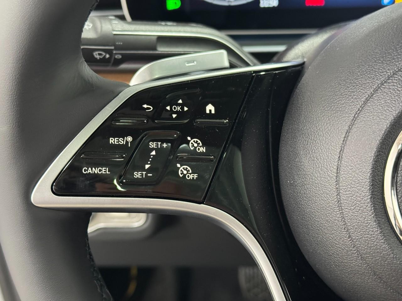 Mercedes-Benz GLE Vehicle Full-screen Gallery Image 33