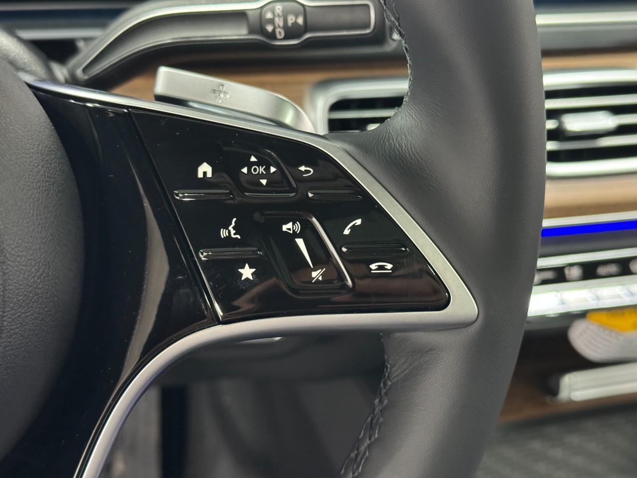 Mercedes-Benz GLE Vehicle Full-screen Gallery Image 34