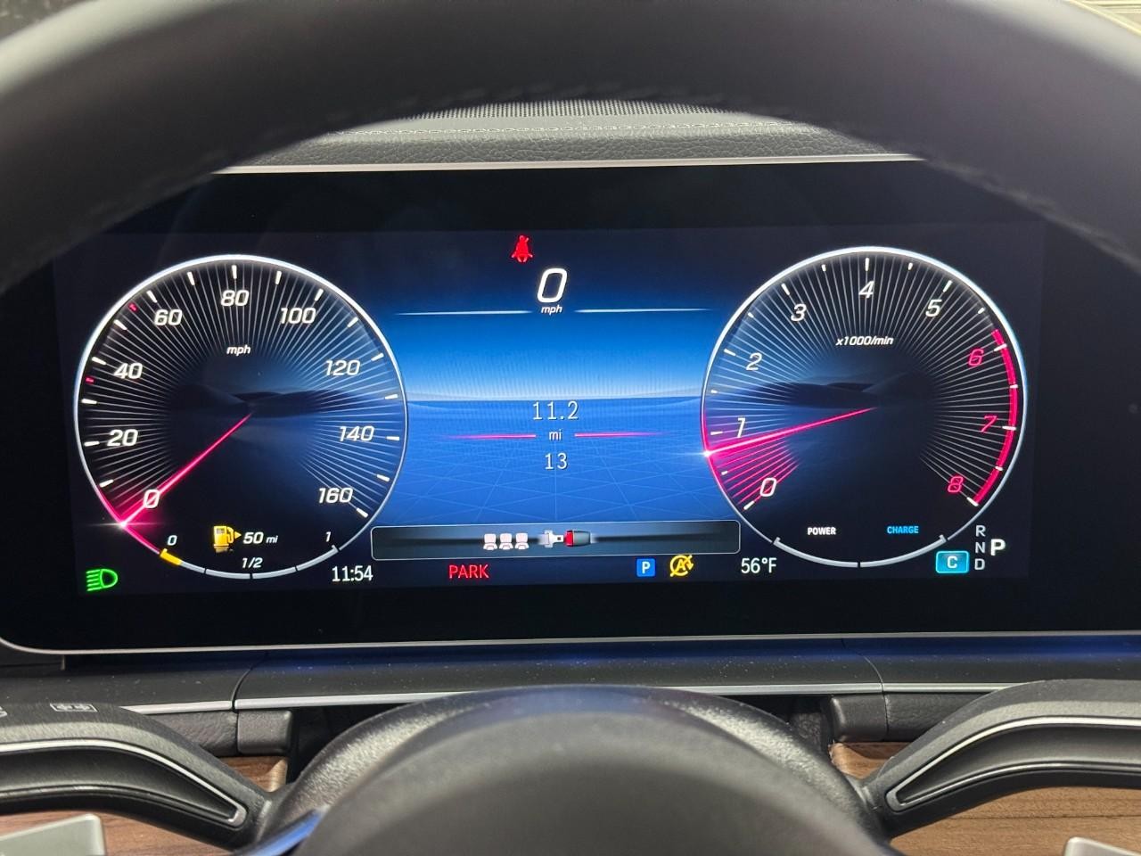 Mercedes-Benz GLE Vehicle Full-screen Gallery Image 35