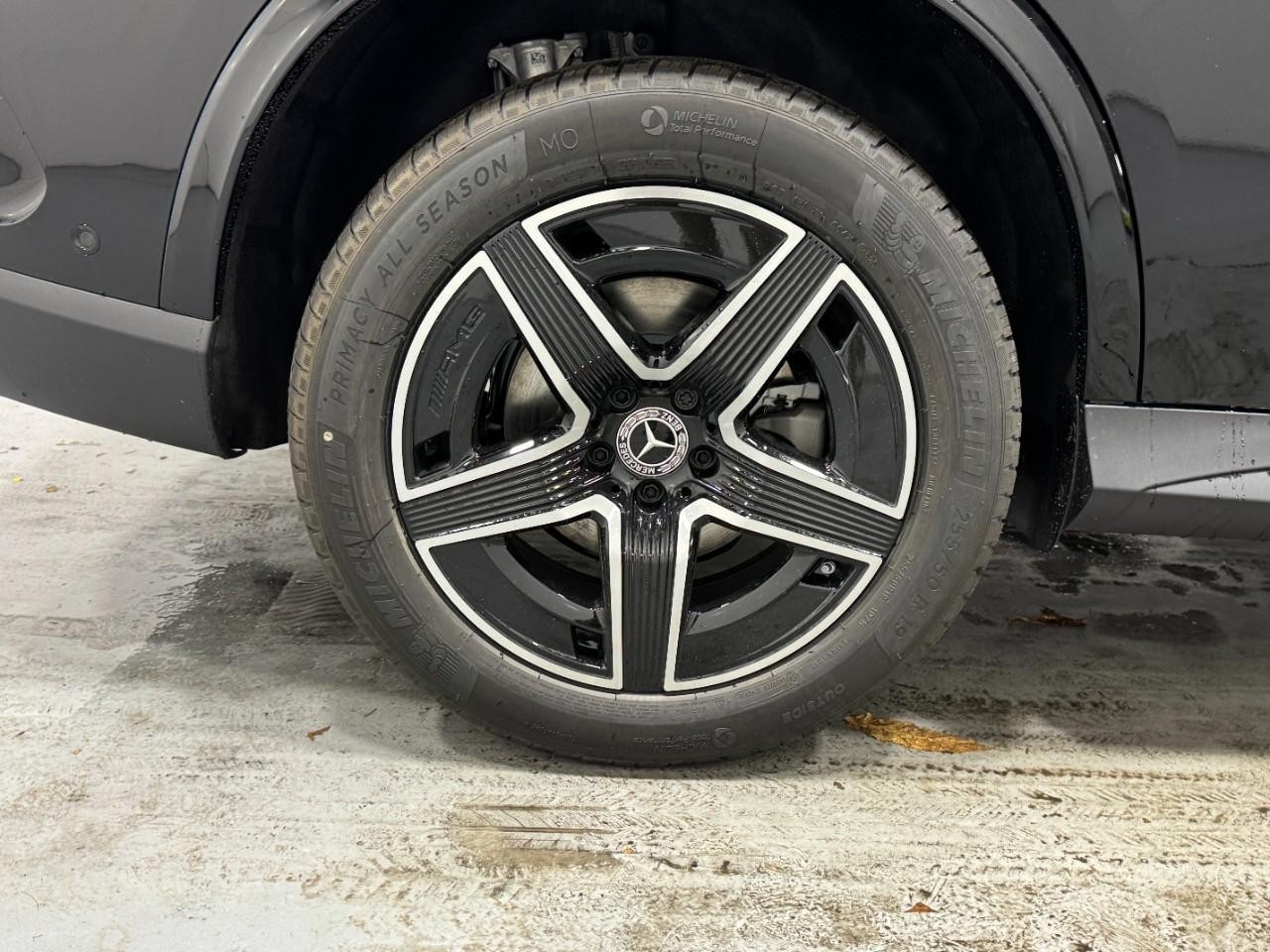 Mercedes-Benz GLC Vehicle Full-screen Gallery Image 5