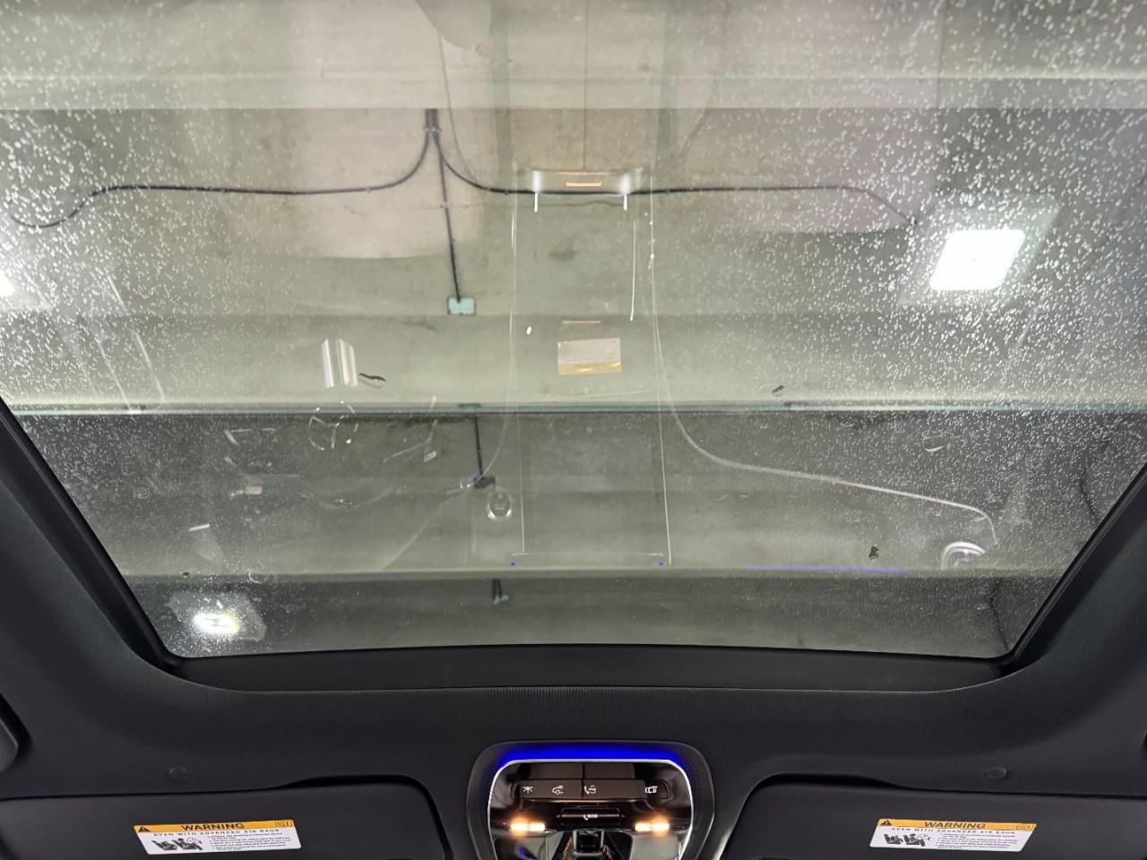 Mercedes-Benz GLC Vehicle Full-screen Gallery Image 11