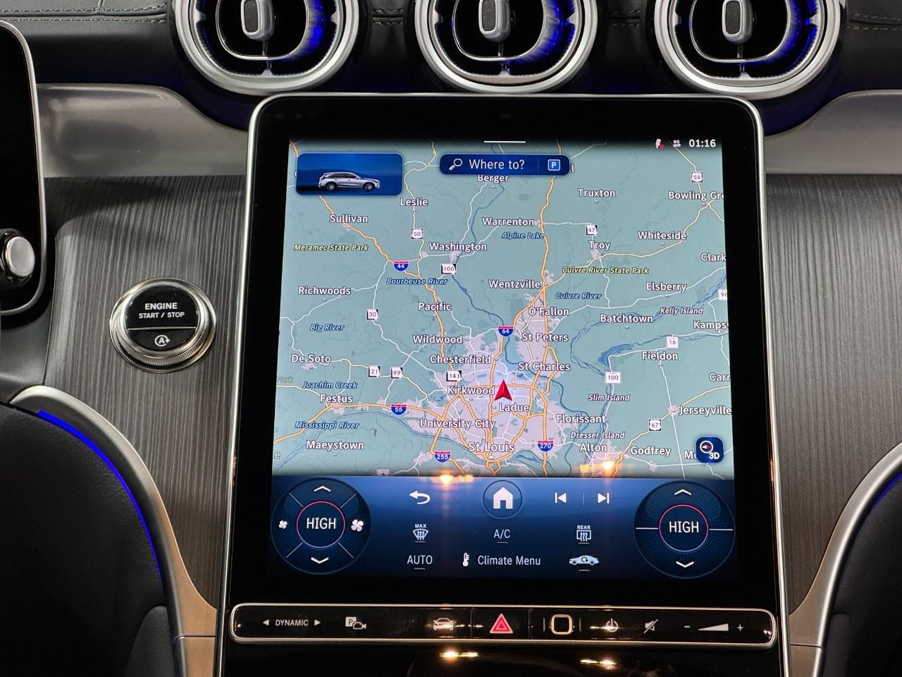 Mercedes-Benz GLC Vehicle Full-screen Gallery Image 14