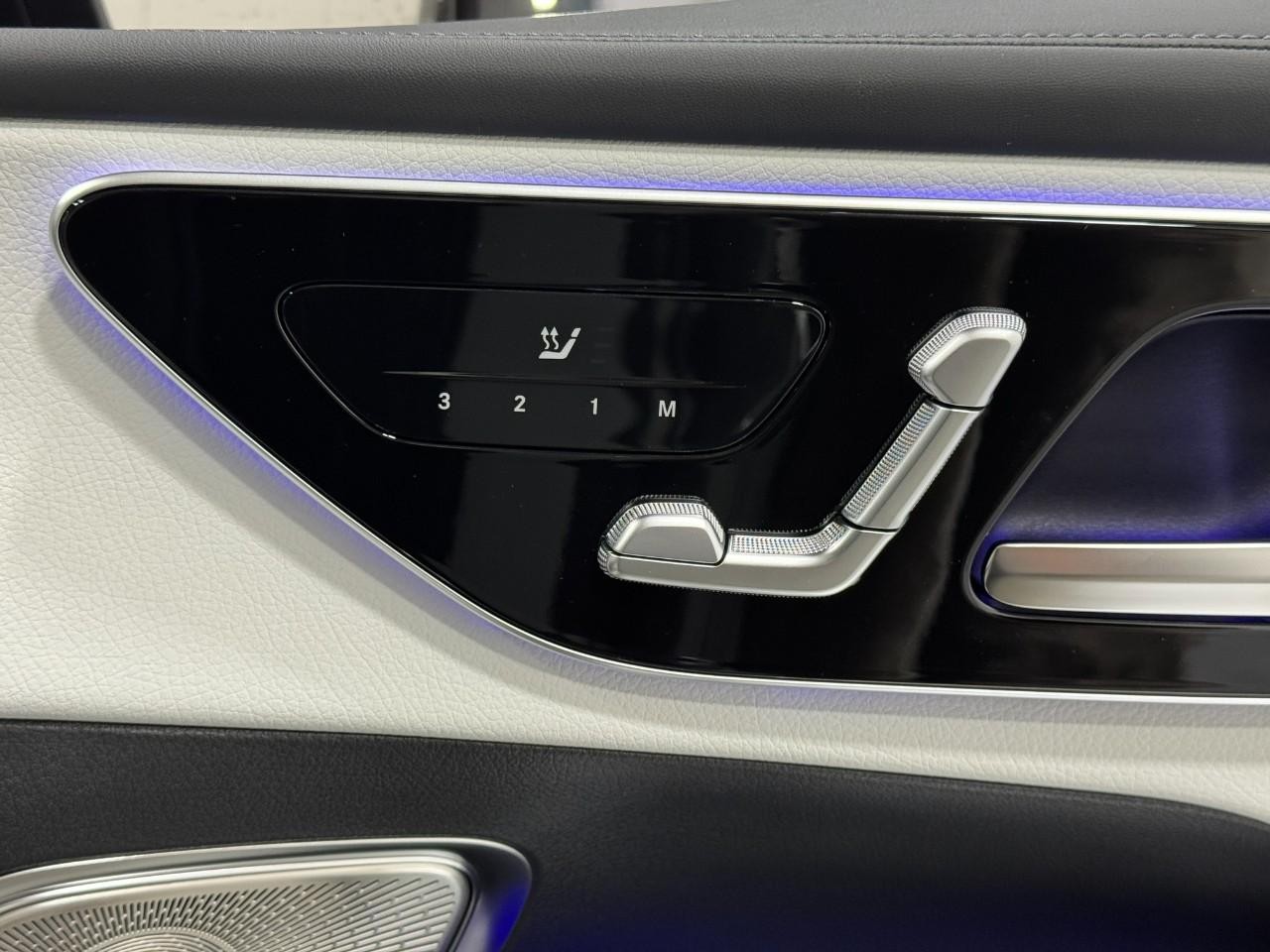 Mercedes-Benz GLC Vehicle Full-screen Gallery Image 19