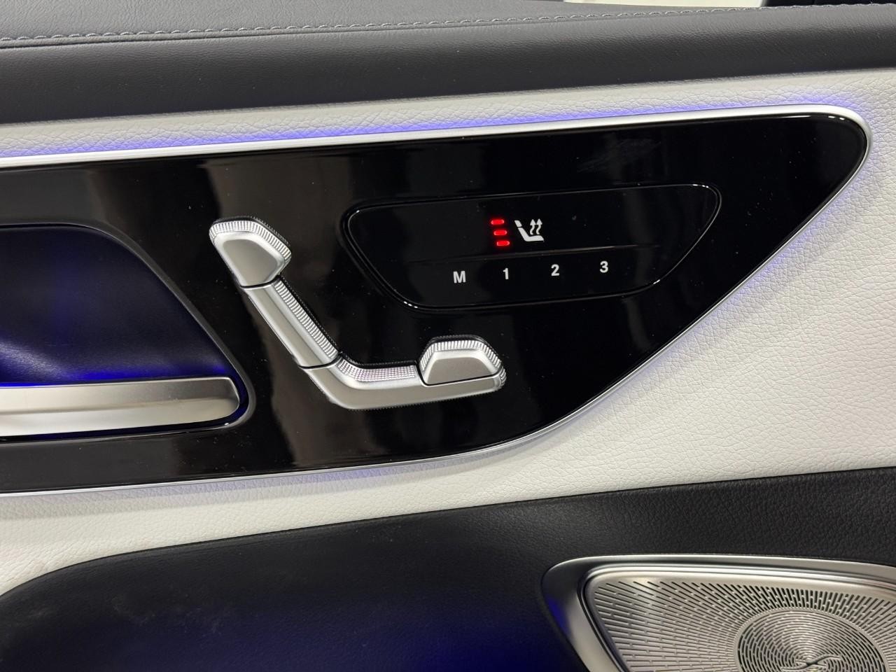 Mercedes-Benz GLC Vehicle Full-screen Gallery Image 22