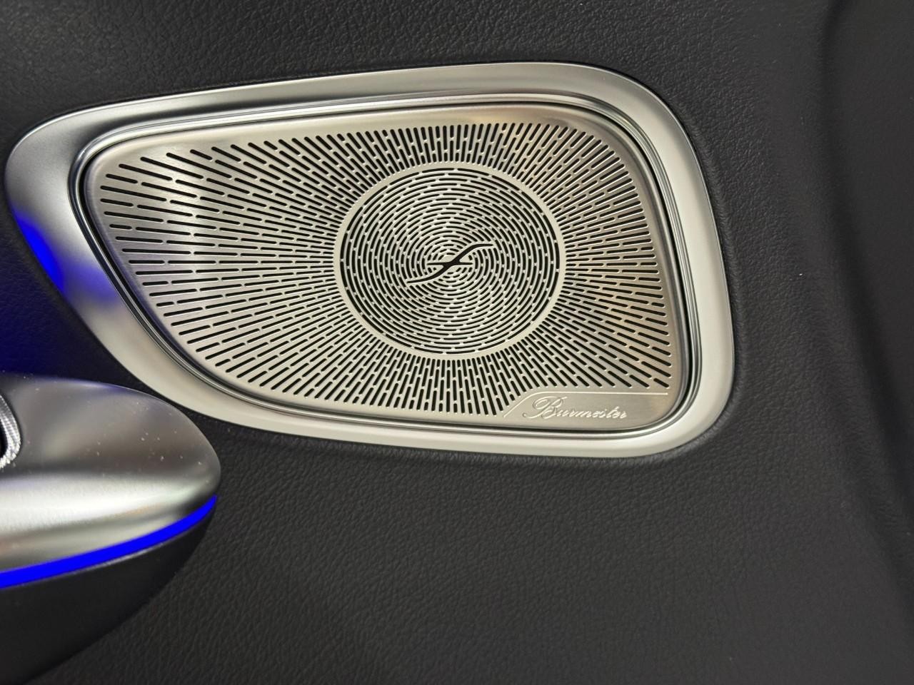 Mercedes-Benz GLC Vehicle Full-screen Gallery Image 25