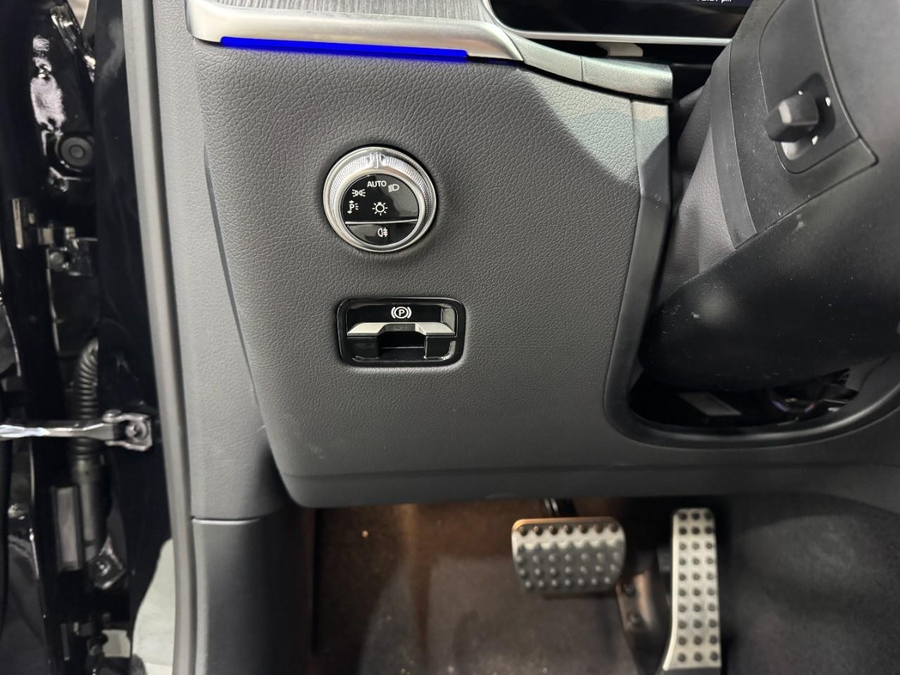 Mercedes-Benz GLC Vehicle Full-screen Gallery Image 30