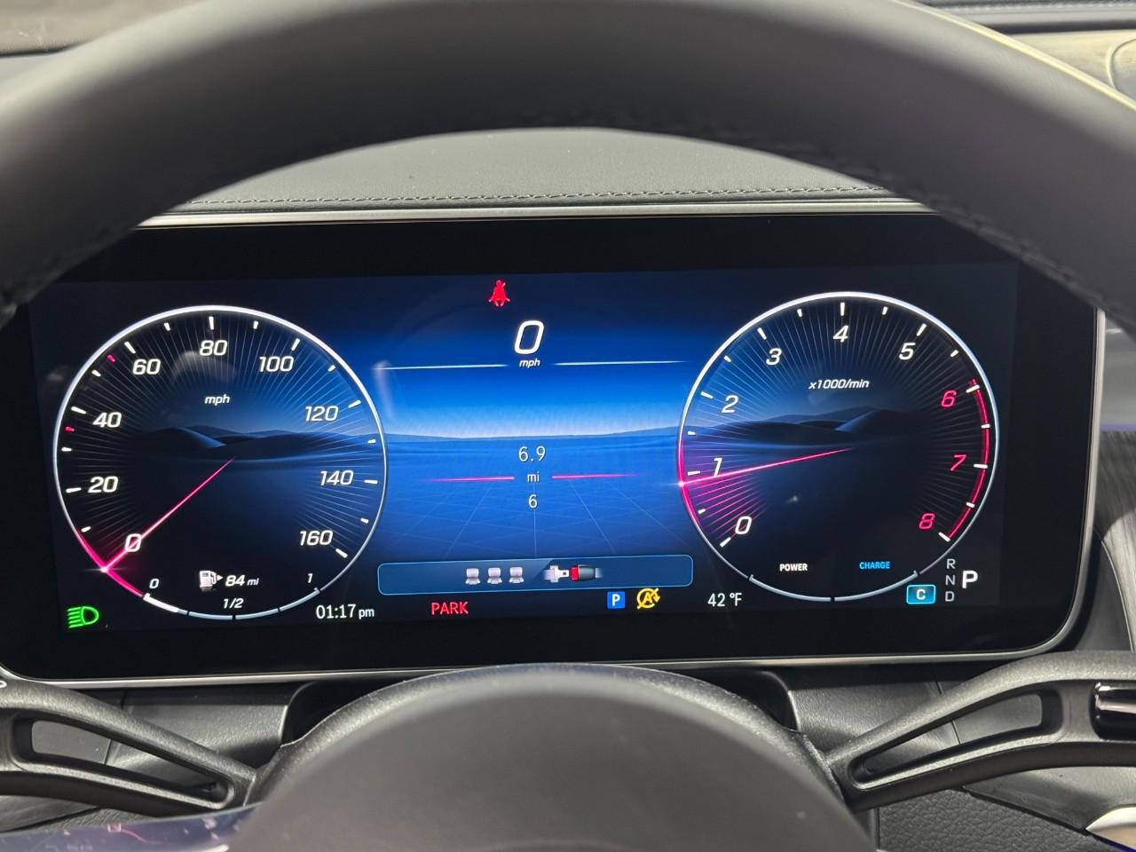 Mercedes-Benz GLC Vehicle Full-screen Gallery Image 33