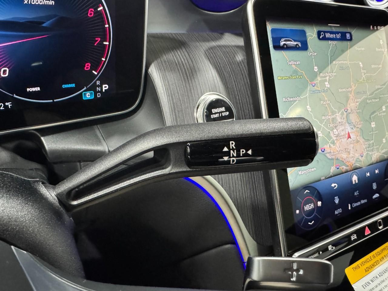 Mercedes-Benz GLC Vehicle Full-screen Gallery Image 34