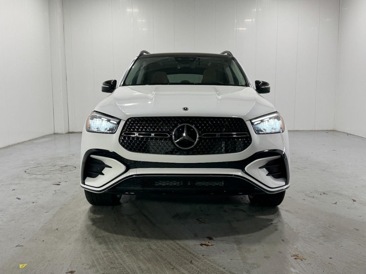 Mercedes-Benz GLE Vehicle Full-screen Gallery Image 7