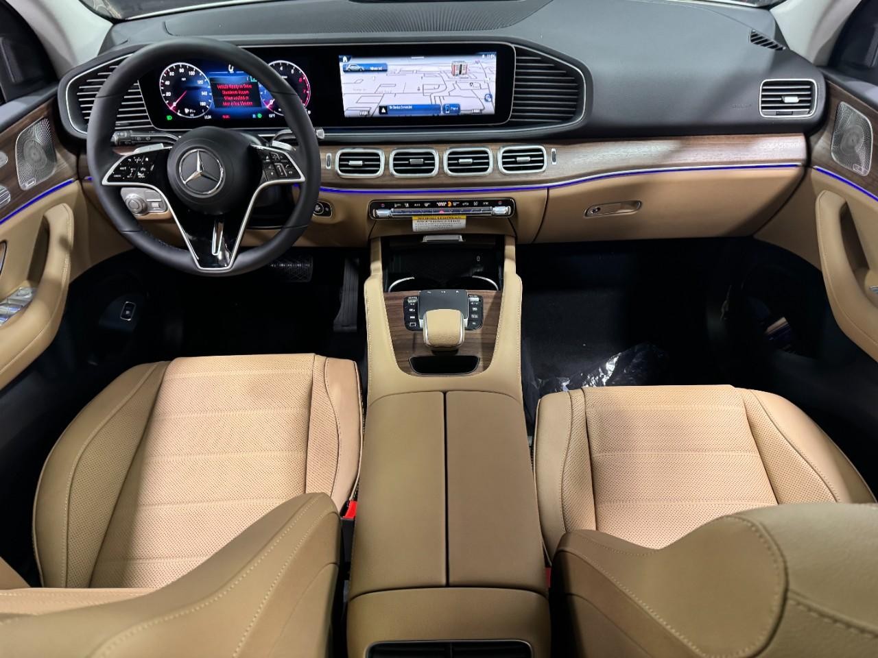 Mercedes-Benz GLE Vehicle Full-screen Gallery Image 12