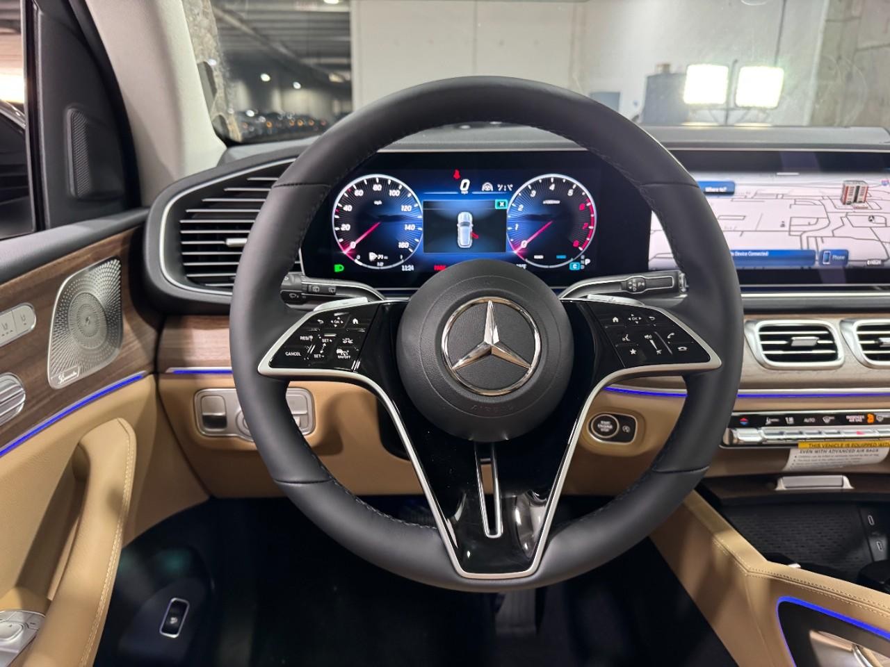 Mercedes-Benz GLE Vehicle Full-screen Gallery Image 13