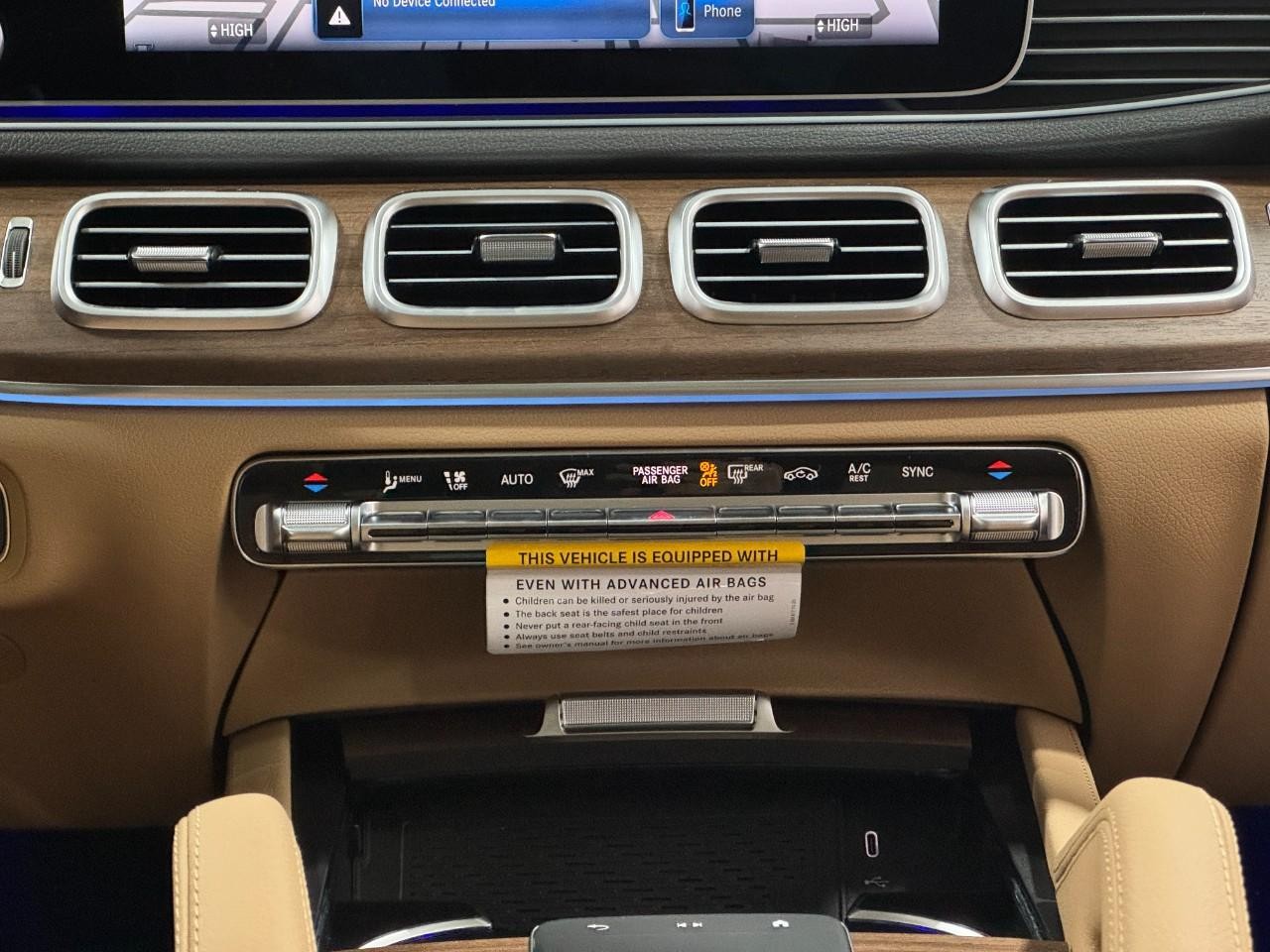 Mercedes-Benz GLE Vehicle Full-screen Gallery Image 15