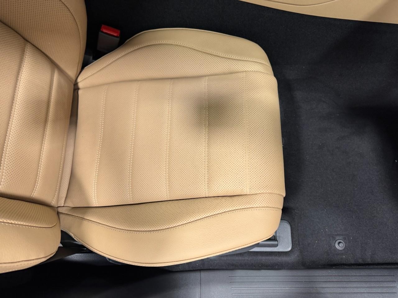 Mercedes-Benz GLE Vehicle Full-screen Gallery Image 19