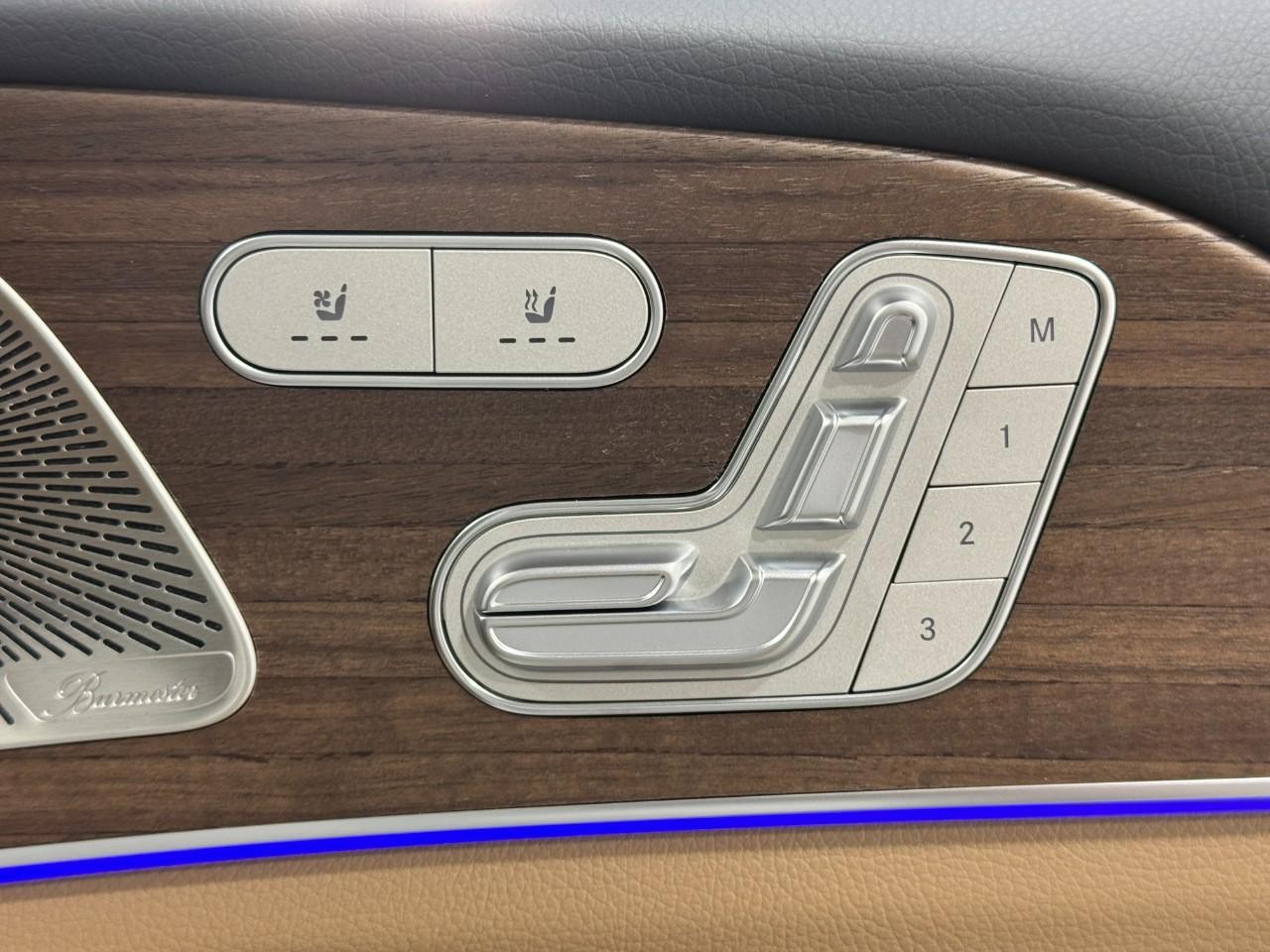 Mercedes-Benz GLE Vehicle Full-screen Gallery Image 21