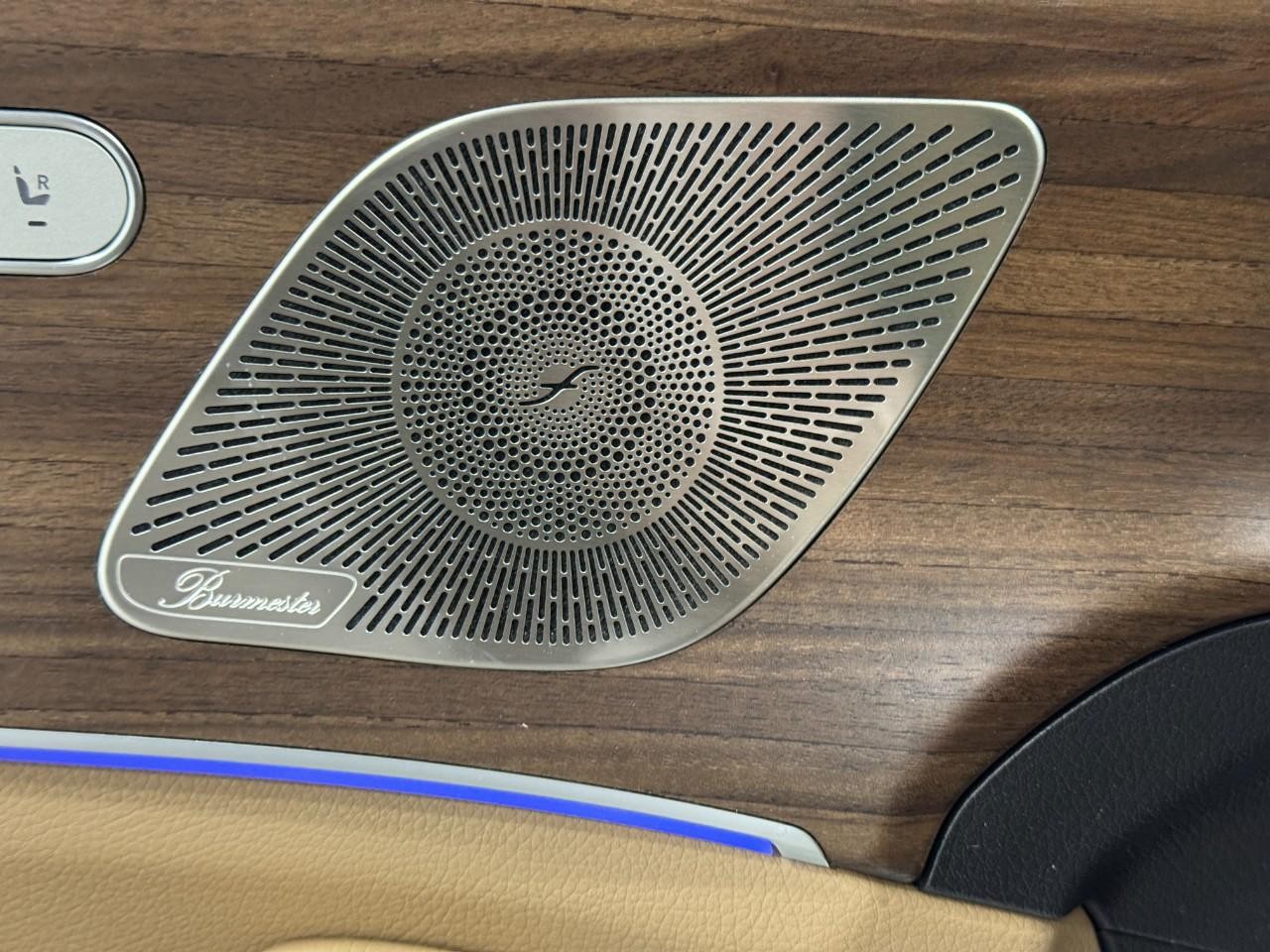 Mercedes-Benz GLE Vehicle Full-screen Gallery Image 24