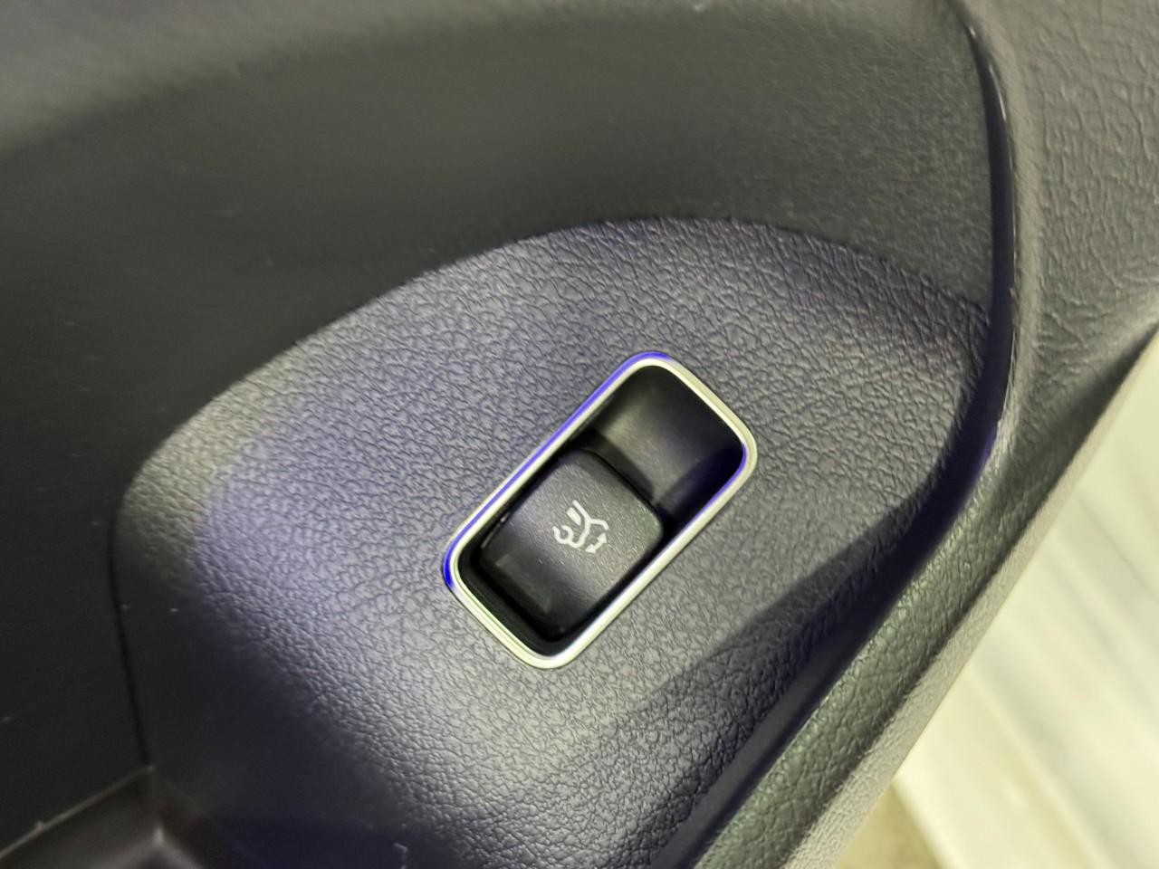 Mercedes-Benz GLE Vehicle Full-screen Gallery Image 28