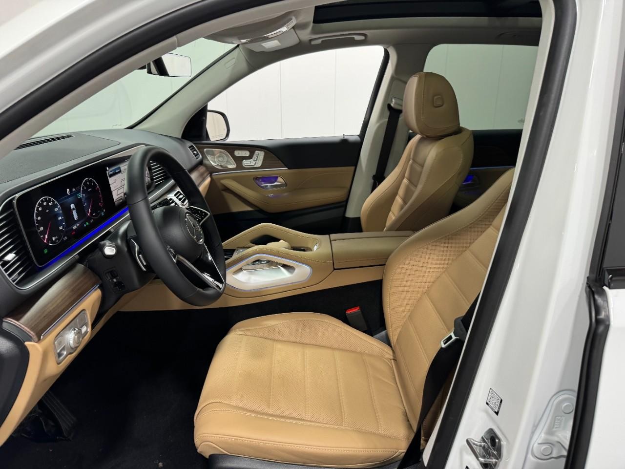 Mercedes-Benz GLE Vehicle Full-screen Gallery Image 29