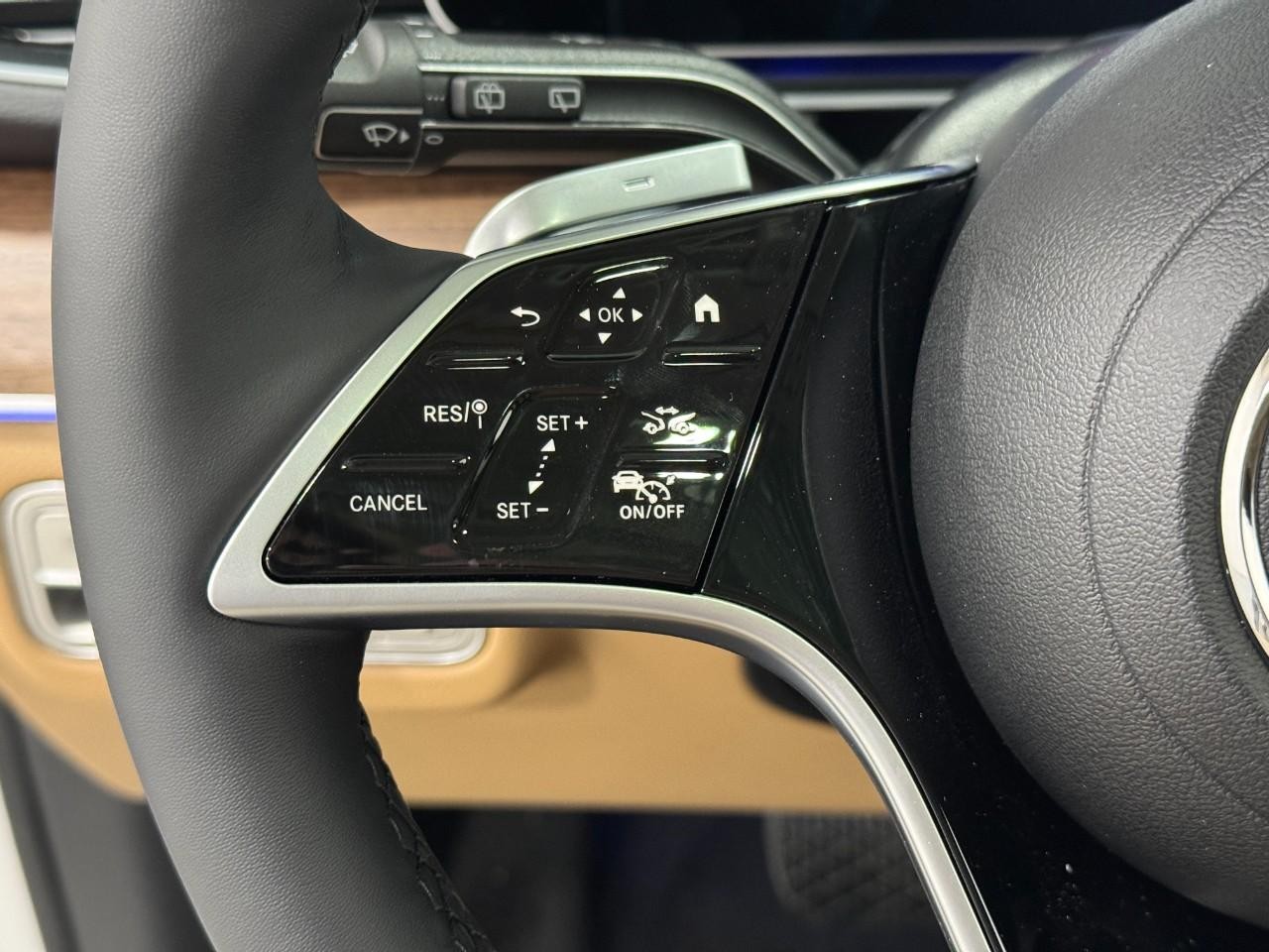 Mercedes-Benz GLE Vehicle Full-screen Gallery Image 33