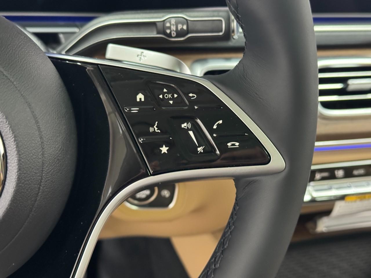 Mercedes-Benz GLE Vehicle Full-screen Gallery Image 34