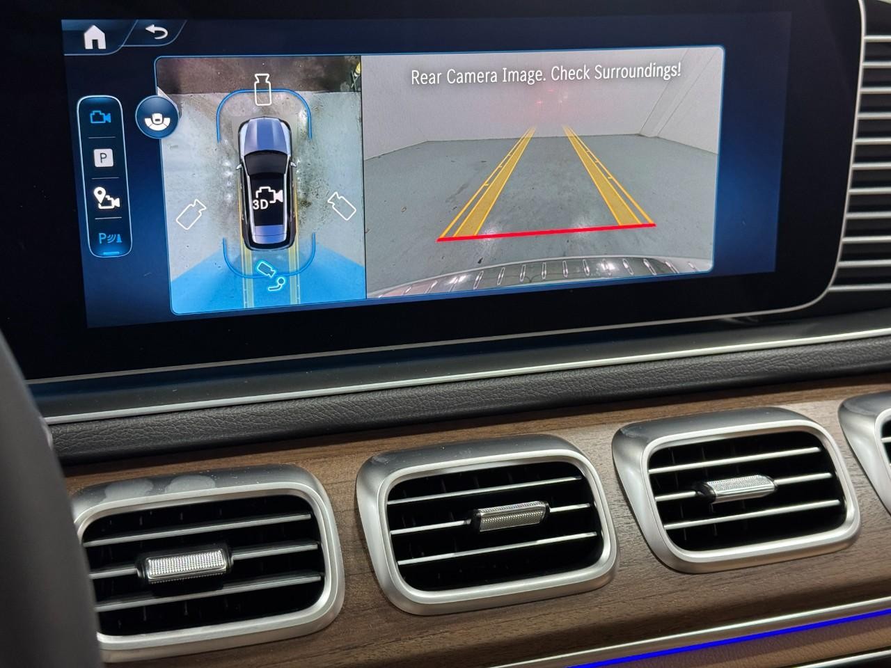 Mercedes-Benz GLE Vehicle Full-screen Gallery Image 37