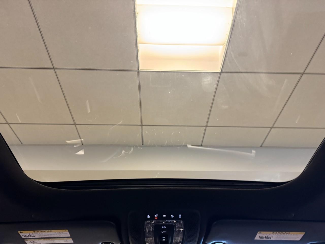 Mercedes-Benz GLB Vehicle Full-screen Gallery Image 11