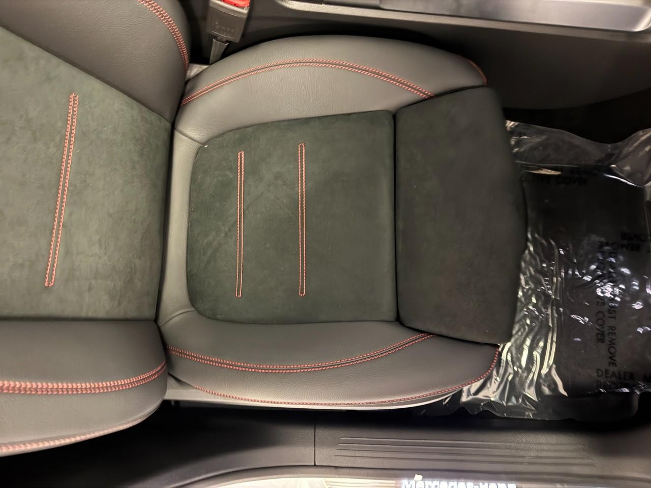 Mercedes-Benz GLB Vehicle Full-screen Gallery Image 19