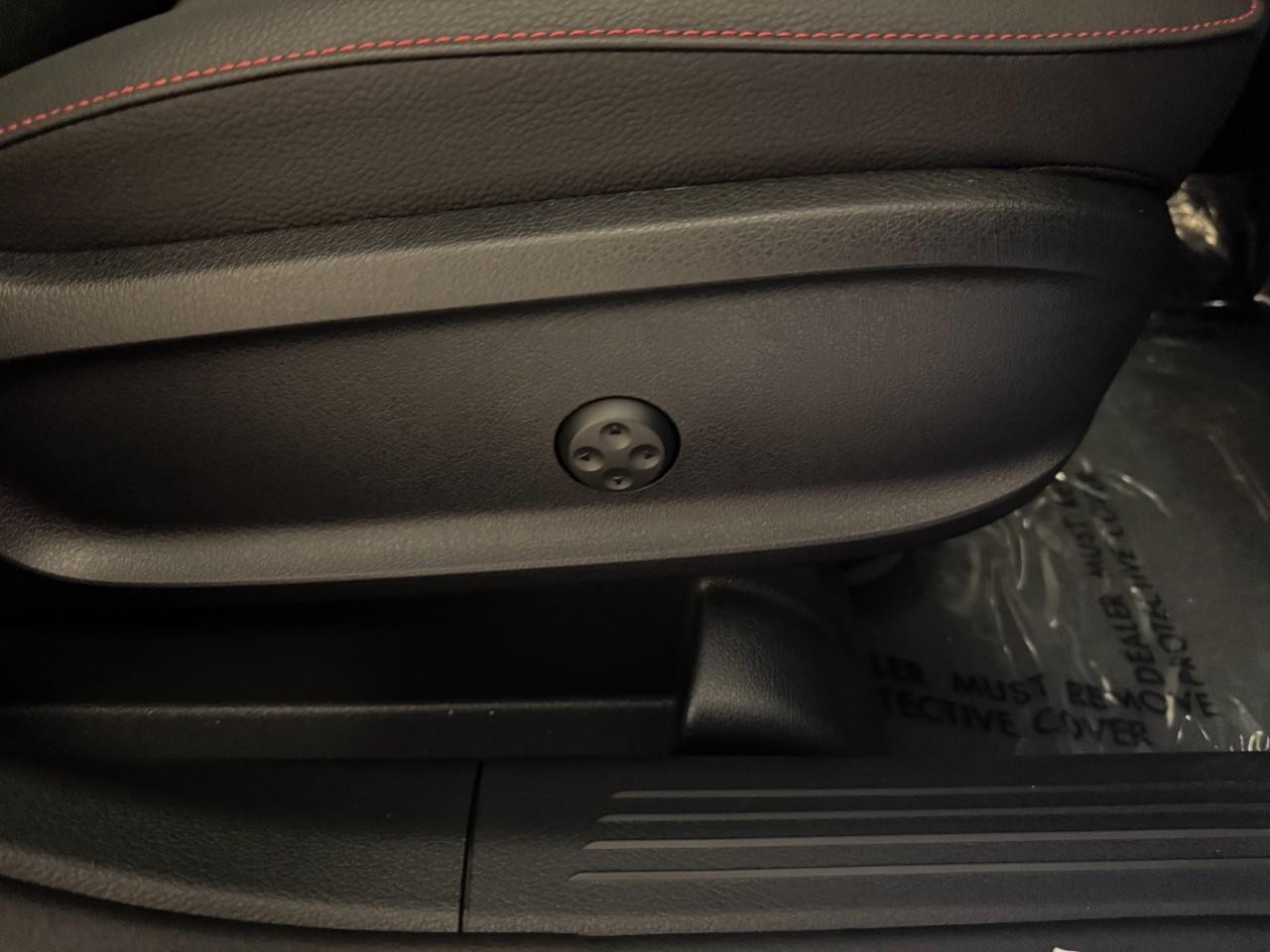 Mercedes-Benz GLB Vehicle Full-screen Gallery Image 20