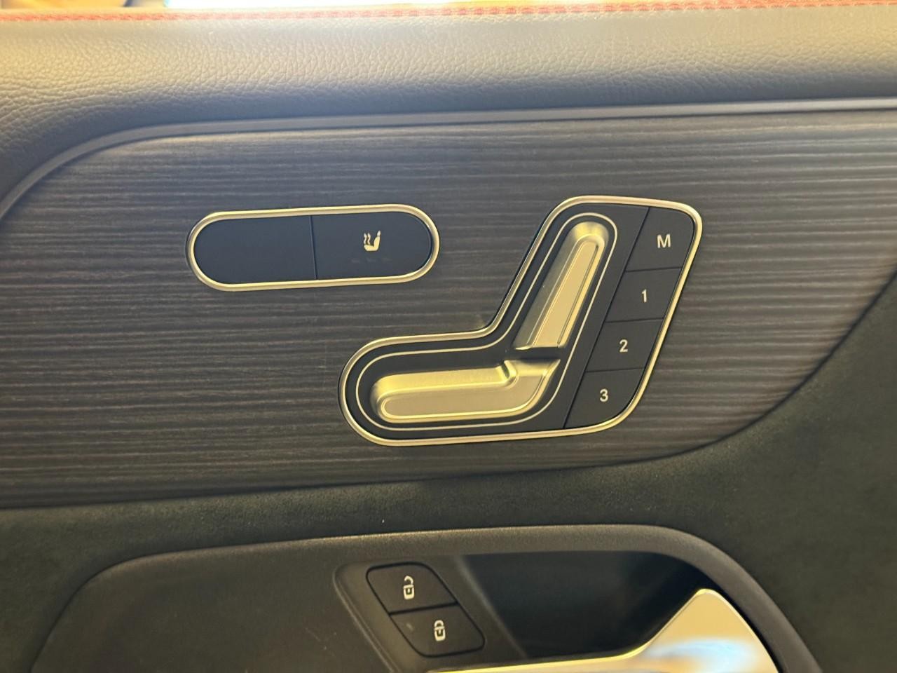 Mercedes-Benz GLB Vehicle Full-screen Gallery Image 21