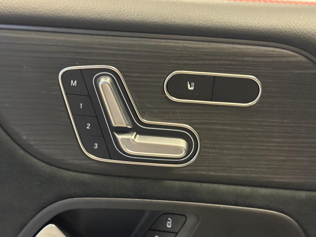 Mercedes-Benz GLB Vehicle Full-screen Gallery Image 24