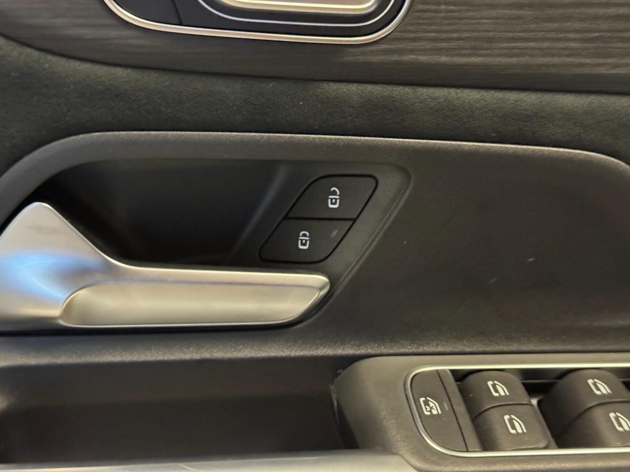 Mercedes-Benz GLB Vehicle Full-screen Gallery Image 25