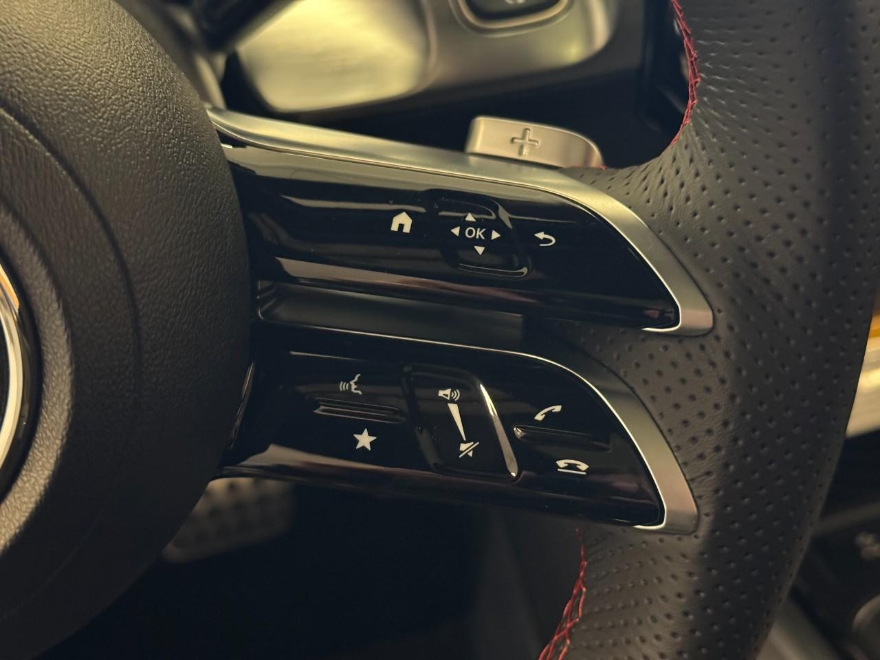 Mercedes-Benz GLB Vehicle Full-screen Gallery Image 33