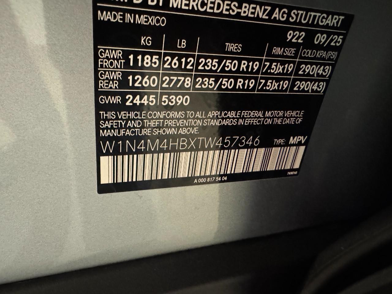 Mercedes-Benz GLB Vehicle Full-screen Gallery Image 36